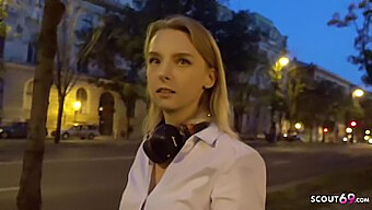 Aranyos Tini (18+) Nagy Mellekkel És Szexi Arccal Fizetnek A Baszásért